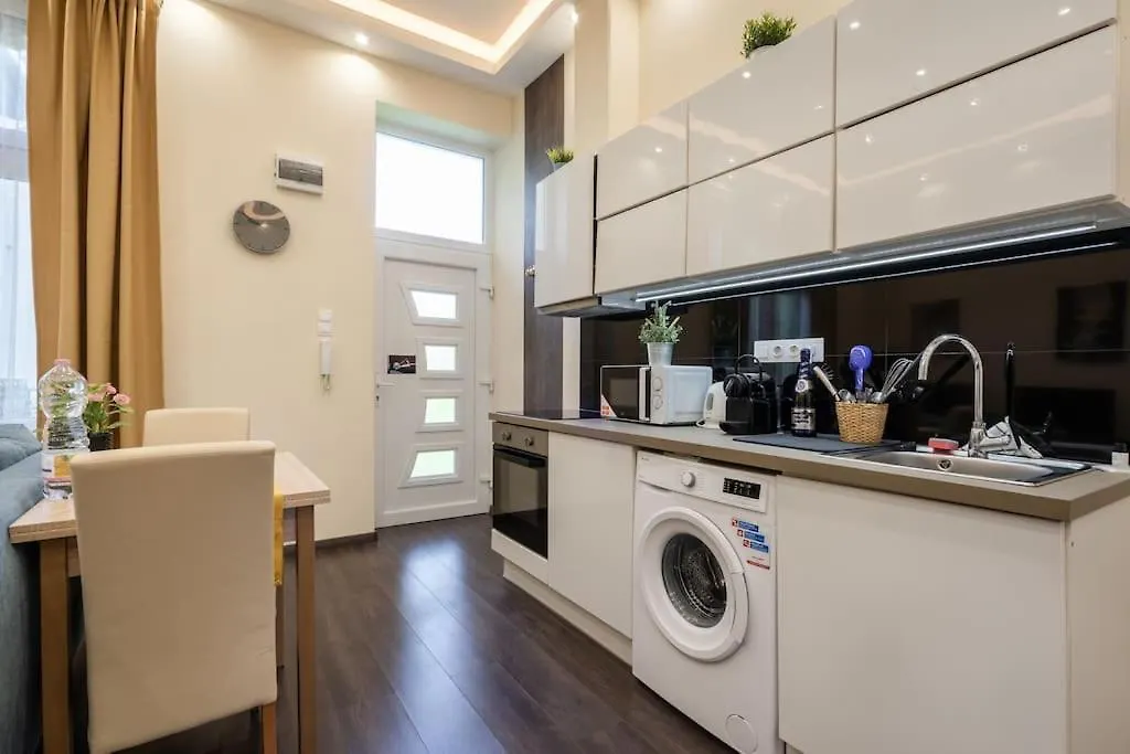 Zippy Home Of Harmony Budapest Hungary